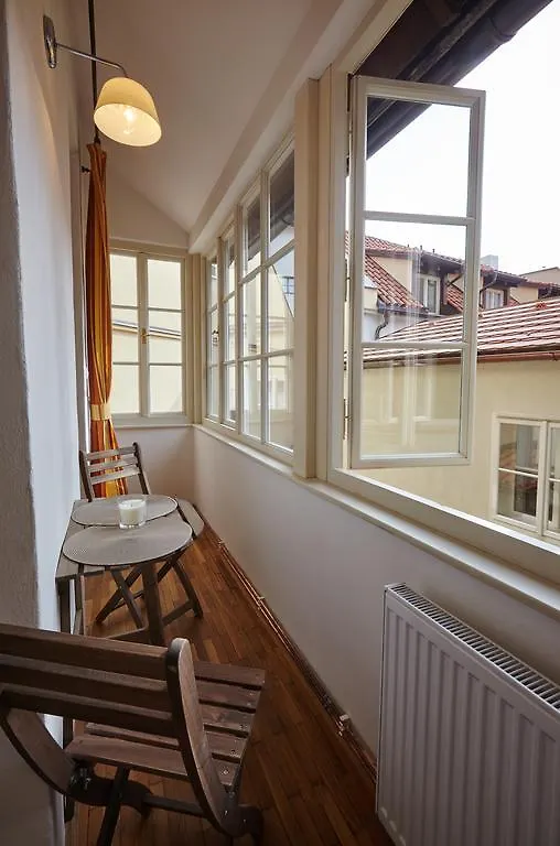 Queen Bee Apartments Praga