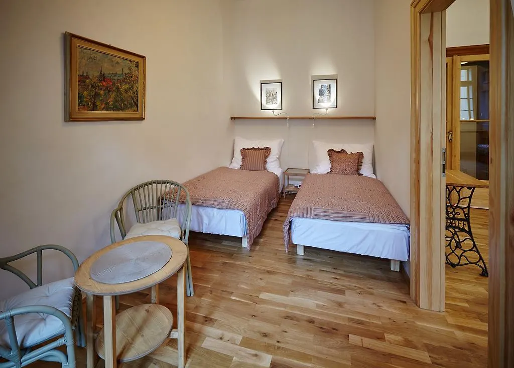 Queen Bee Apartments Praga