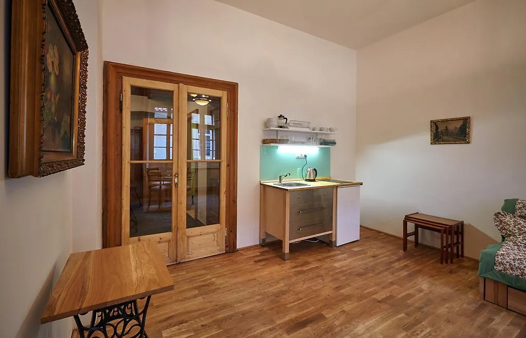 Queen Bee Apartments Praga