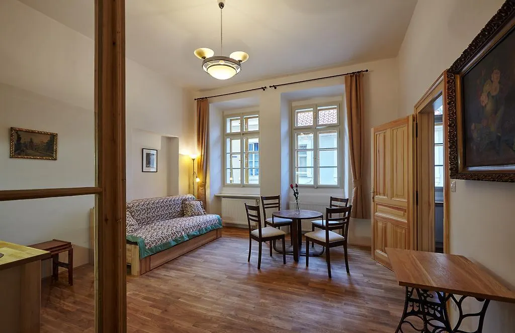 Queen Bee Apartments Praga