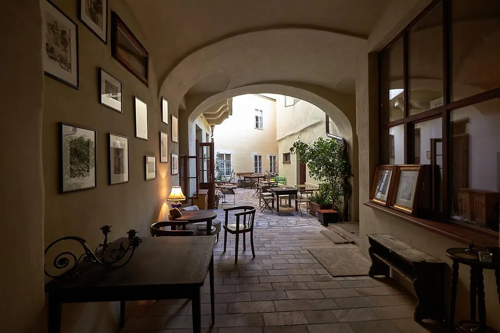 Queen Bee Apartments Praga